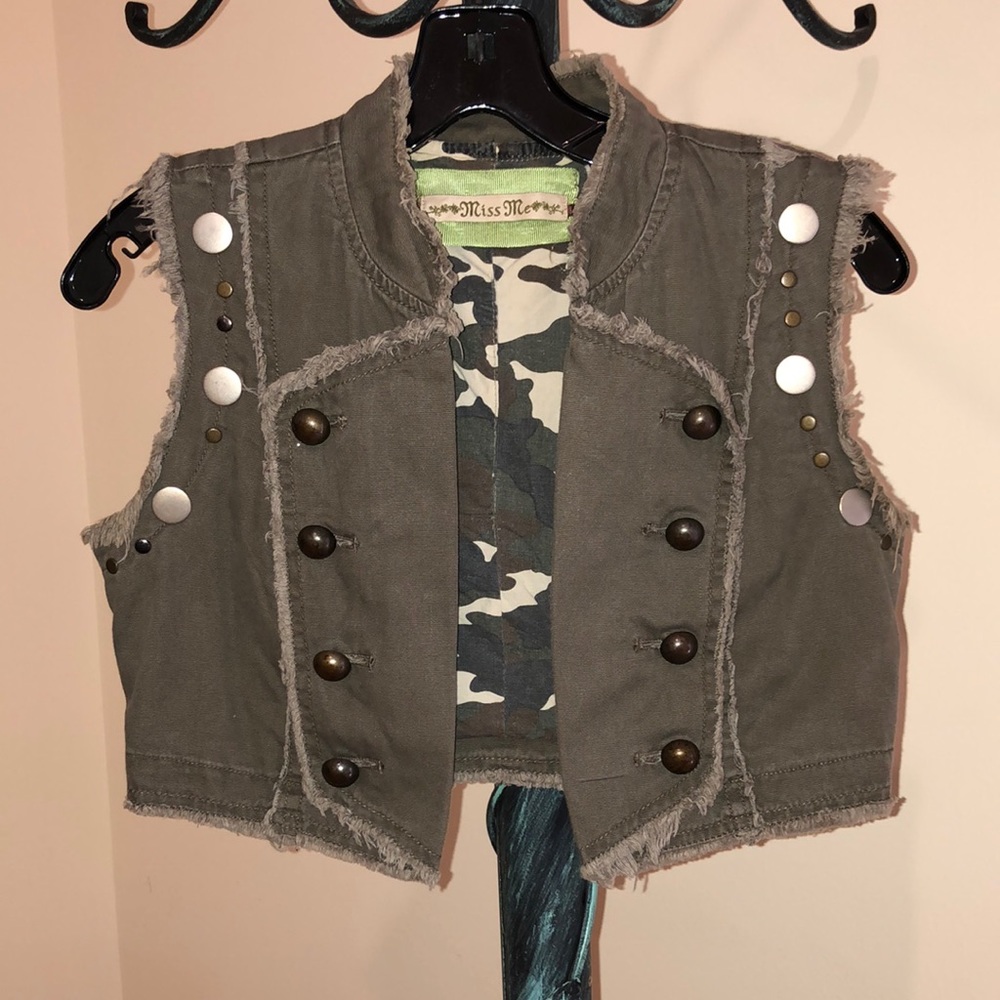 VEST olive green color/ camouflage